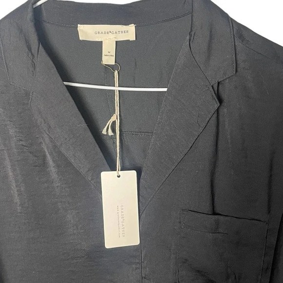 Grade & Gather Women’s Black V-Neck Blouse Size Medium New NWT - Picture 2 of 6